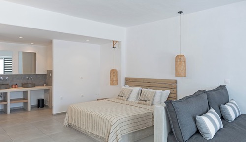 Deluxe Suite 2-4 Adults with Partial Sea and Castle View   (Doto)
