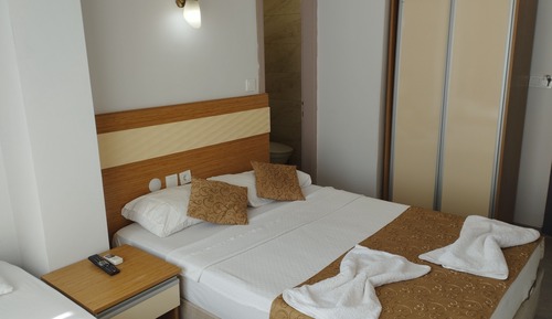 Habitación estándar con 1 cama doble o 2 individuales