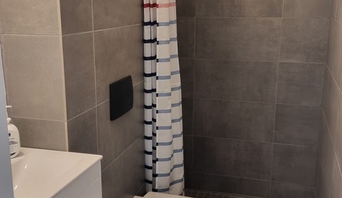 Habitación económica con 2 camas individuales, baño privado, vistas al jardín