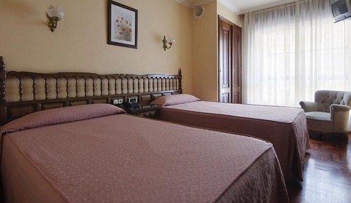 Habitación con 2 camas individuales