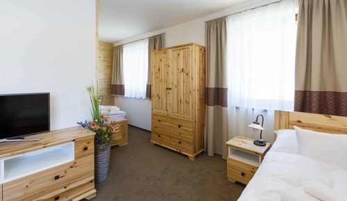Apartamento Confort, 1 cama de matrimonio, vistas a la colina (SMREK)
