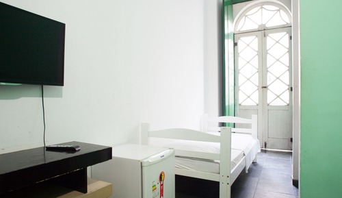 Habitación básica con 2 camas individuales