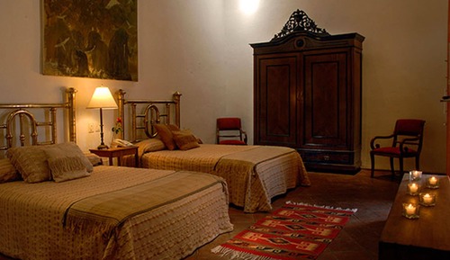 Mitla, 2 double beds