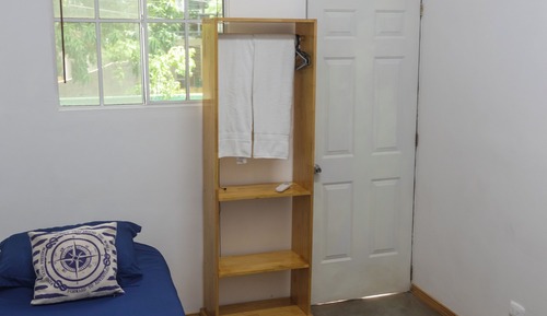 Economy Room (La Izquierda)