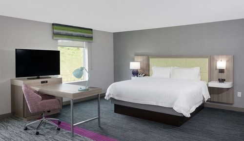 Estudio, 1 cama de matrimonio grande, frigorífico y microondas (Wet Bar)