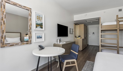 Habitación, varias camas