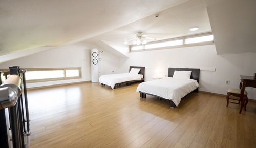 148sqm, Duplex (base occupancy 5, pay onsite 20000 KRW per extra person)