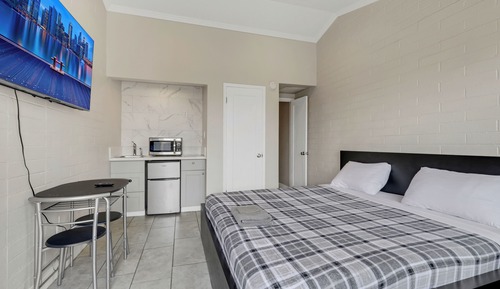 Suite estándar, 1 cama de matrimonio grande, cocina básica, planta baja