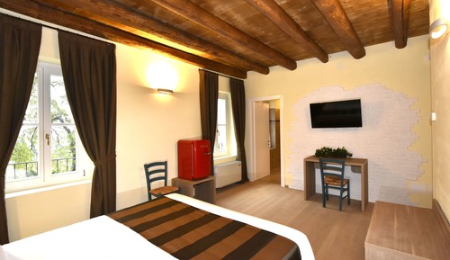 Habitación con 1 cama doble o 2 individuales, vistas al jardín