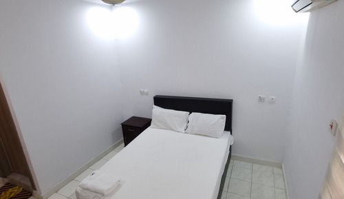 Habitación básica con 1 cama doble o 2 individuales, 1 cama doble o 2 individuales