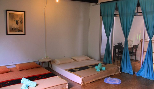 Habitación cuádruple familiar, varias camas, baño privado