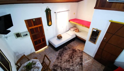 Casa familiar, cocina, entresuelo
