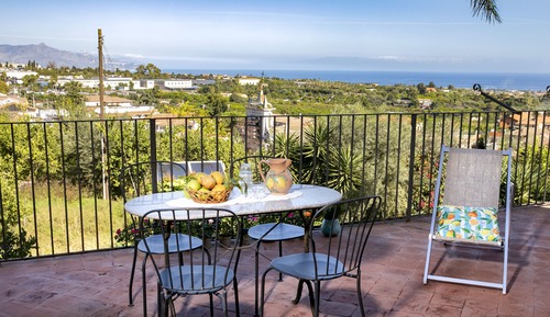 Habitación clásica doble, terraza, vistas al jardín (Sea and Etna view)