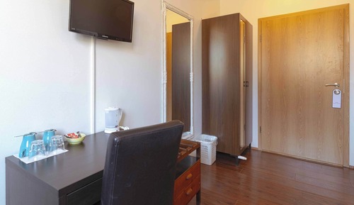 Habitación estándar con 1 cama doble o 2 individuales, baño privado