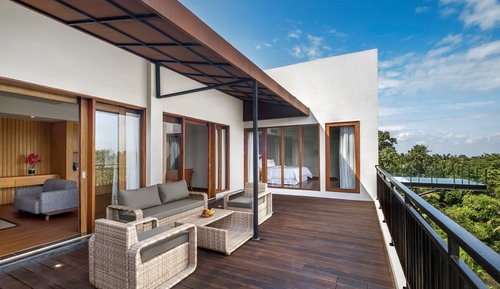 Ático, 1 cama de matrimonio grande, balcón, vistas al jardín (Puri)