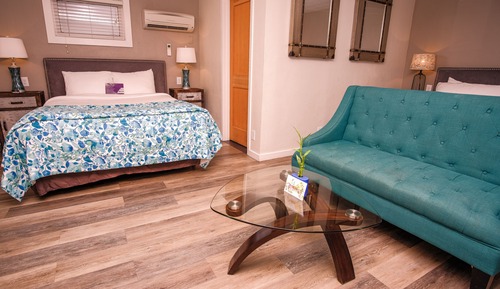 Habitación Deluxe, varias camas, frigorífico y microondas