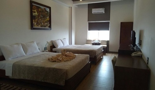 Habitación cuádruple, 2 camas de matrimonio, vistas a la ciudad