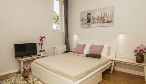 Standard Deluxe Studio 