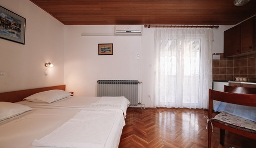 Estudio, balcón, vistas al mar