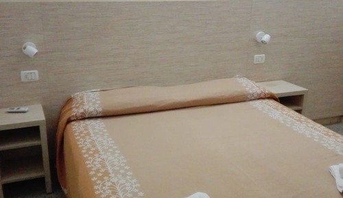 Habitación estándar con 1 cama doble o 2 individuales, balcón