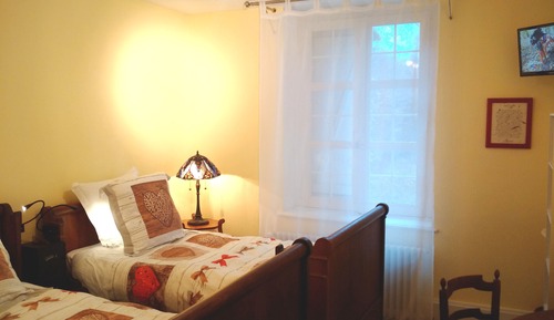 Habitación básica con 2 camas individuales, 2 camas individuales