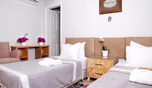 Habitación básica con 1 cama doble o 2 individuales, 2 camas individuales