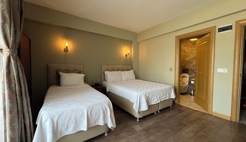 Habitación triple Deluxe, vistas parciales al mar