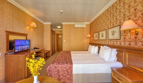 Habitación básica con 2 camas individuales, 2 camas individuales, balcón