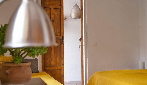 Habitación Confort doble, baño privado, vistas a la ciudad (Saffron)