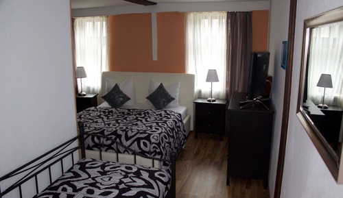 Habitación triple estándar, baño privado, vistas a la ciudad