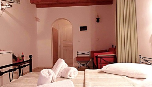 Habitación con 1 cama doble o 2 individuales, vistas al jardín (Rooms 6&7)