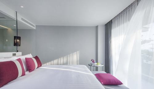 Deluxe Room with Sea View ( 24 Hours Use of Room )