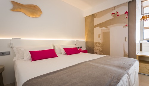 Suite junior, vistas parciales al mar