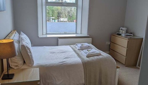 Habitación básica doble ( with Private Bathroom)