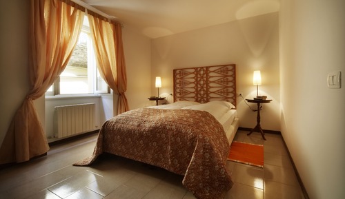 Apartamento familiar, balcón, en edificio anexo
