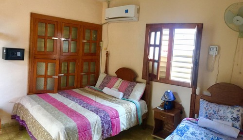 Habitación superior con 1 cama doble o 2 individuales