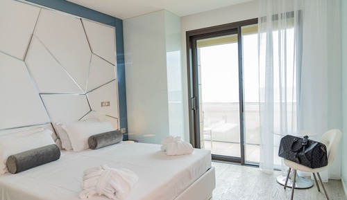 Habitación Deluxe doble, balcón, vistas parciales al mar