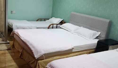 Habitación familiar, varias camas, baño privado