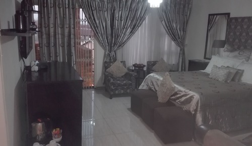 Suite ejecutiva, 1 cama de matrimonio, bañera de hidromasaje, vistas al jardín