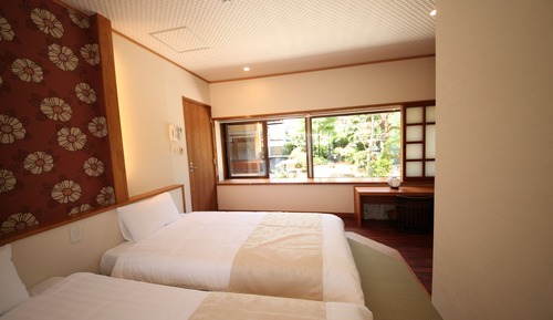 Habitación con 2 camas individuales, vistas al jardín