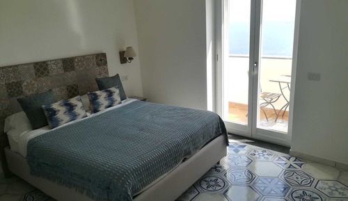 Habitación panorámica doble, balcón, vistas al mar (Stair Access Only)