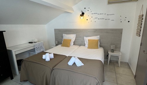 Habitación con 2 camas individuales