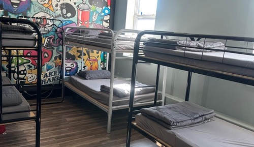 Dormitorio compartido básico, solo para mujeres, no fumadores