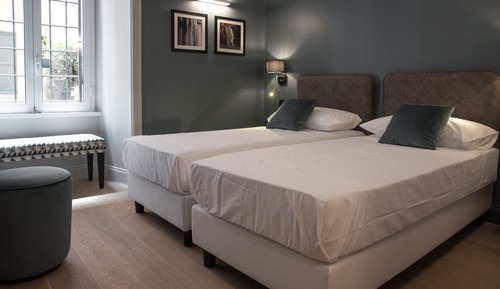 Habitación estándar con 1 cama doble o 2 individuales, habitaciones comunicadas