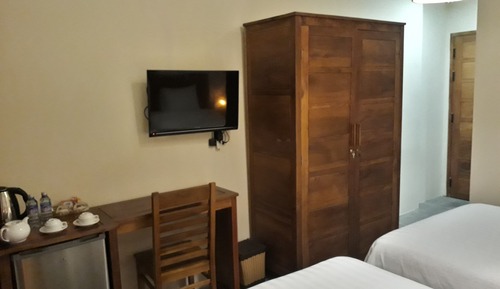 Habitación estándar con 2 camas individuales, balcón