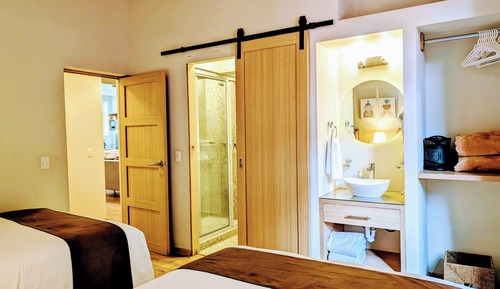Premium Penthouse, Balcony, 3 bedrooms, 5 beds, 2 baths