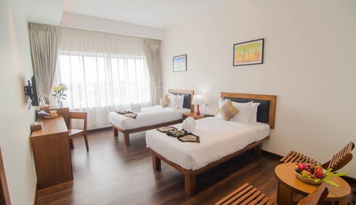 Habitación superior con 1 cama doble o 2 individuales, vistas a la ciudad