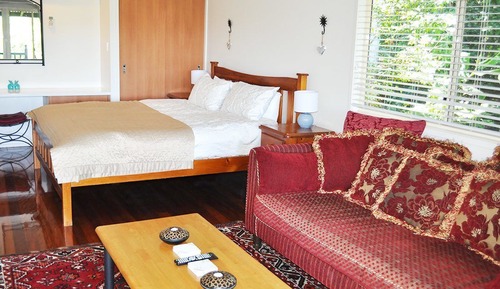 Cabaña de lujo, bañera de hidromasaje, vistas al jardín (Cassowary Luxury Cottage)