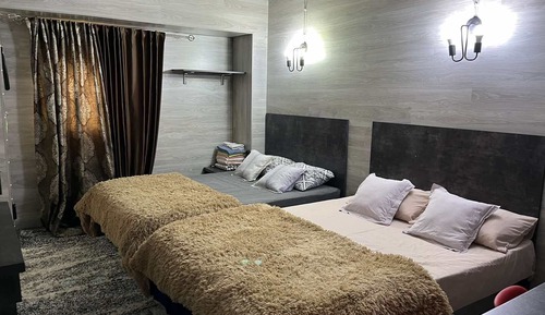 Habitación cuádruple económica, vistas al patio