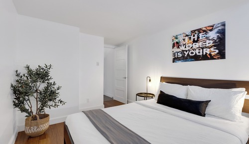Apartamento superior, 2 habitaciones, vistas a la ciudad, entresuelo (The Main 303)